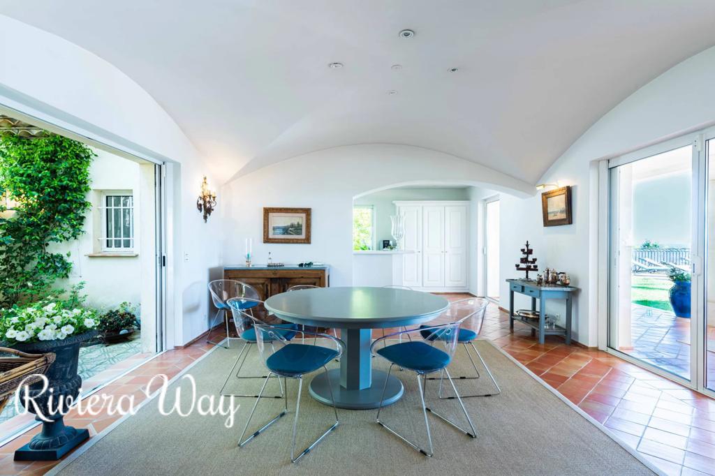 10 room villa in Grimaud, photo #2, listing #104480796