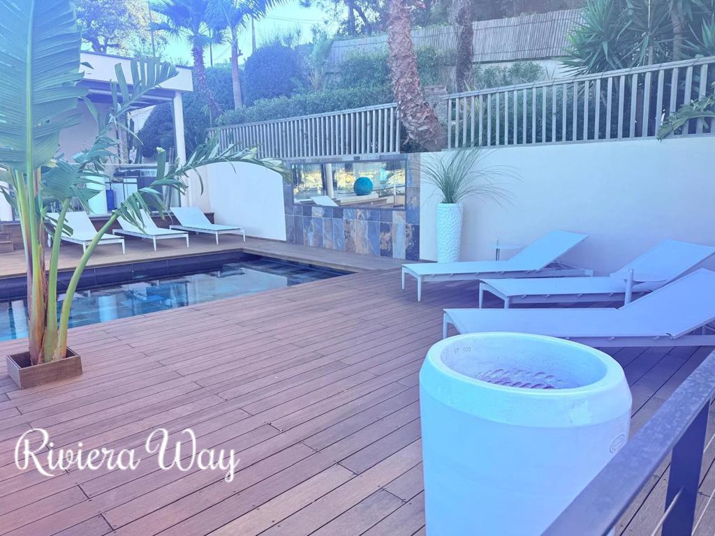 7 room villa in Gassin, photo #2, listing #102861612