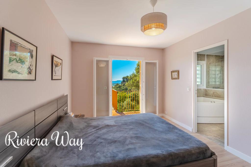 5 room villa in Hyères, photo #7, listing #106305528