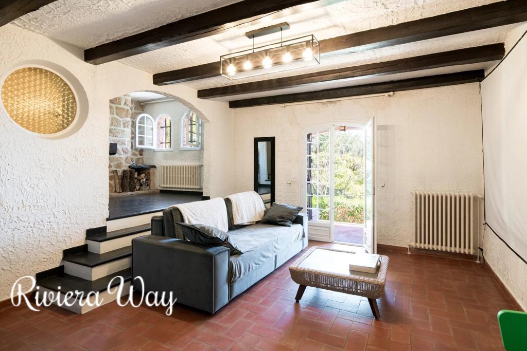 6 room villa in Cannes, photo #10, listing #106231902