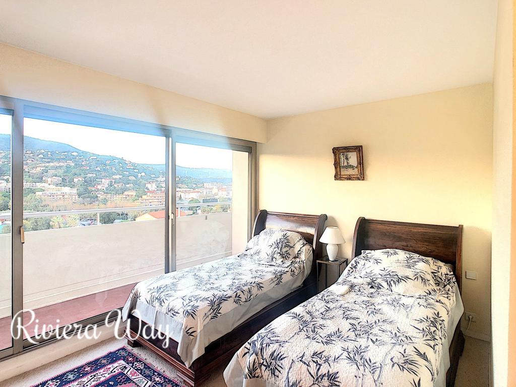 5 room apartment in Mandelieu-la-Napoule, photo #8, listing #78844164