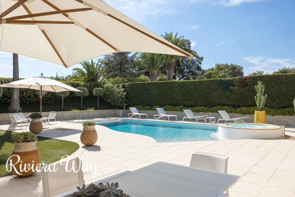 5 room villa in Villeneuve-Loubet, photo #3, listing #107203110