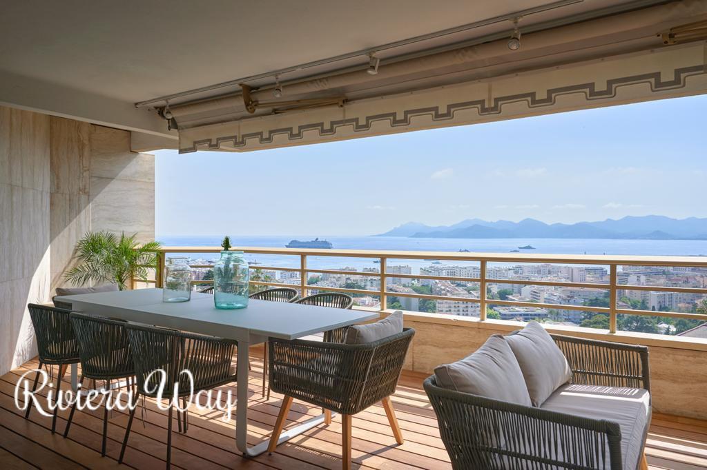 5 room apartment in Cannes, photo #5, listing #89956356