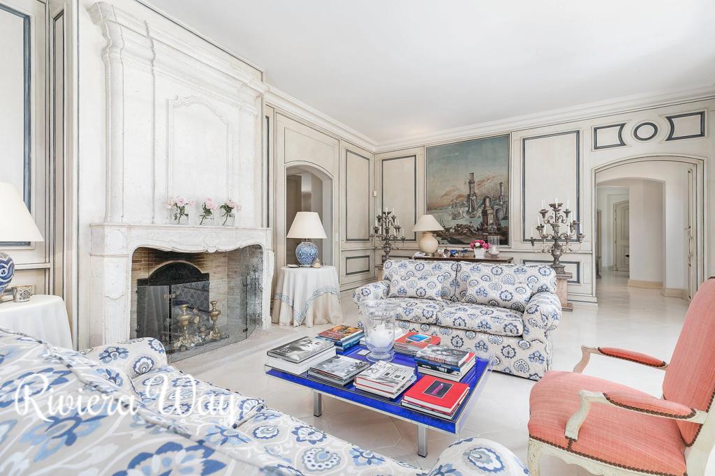 17 room villa in Grasse, photo #5, listing #102499530