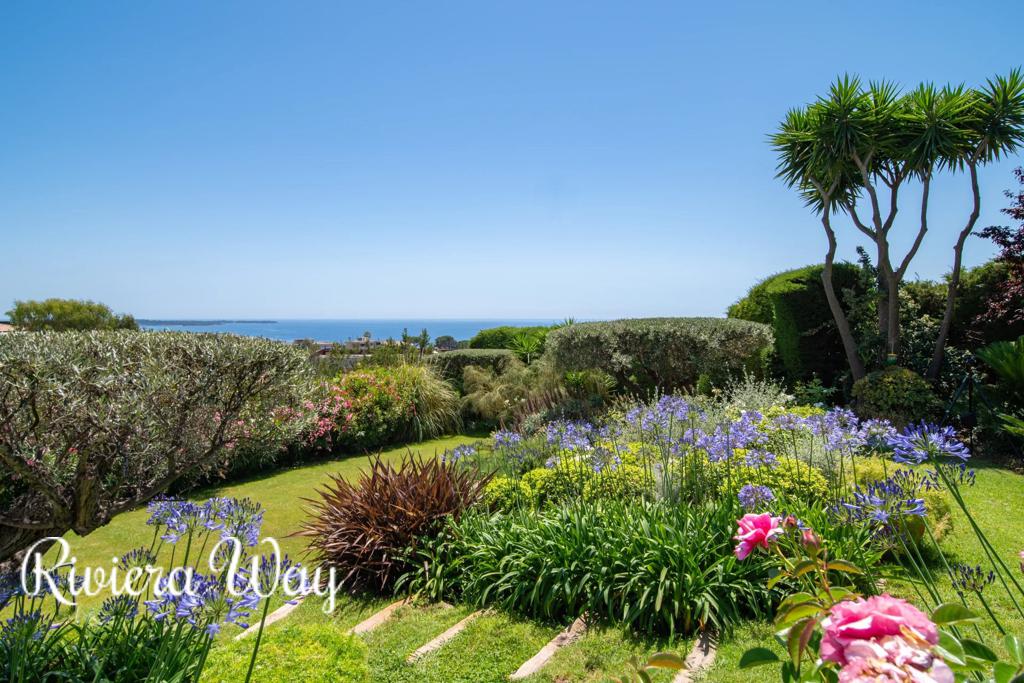 8 room villa in Cannes, photo #8, listing #106529640