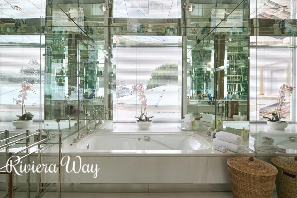 Villa in Cannes, photo #7, listing #106503348