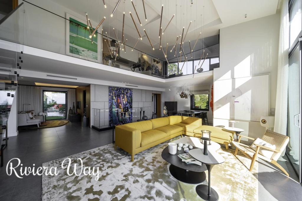 8 room villa in Cannes, photo #8, listing #105139734