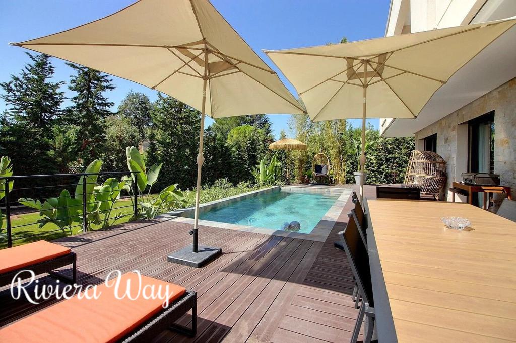 8 room villa in Mougins, photo #1, listing #101508708