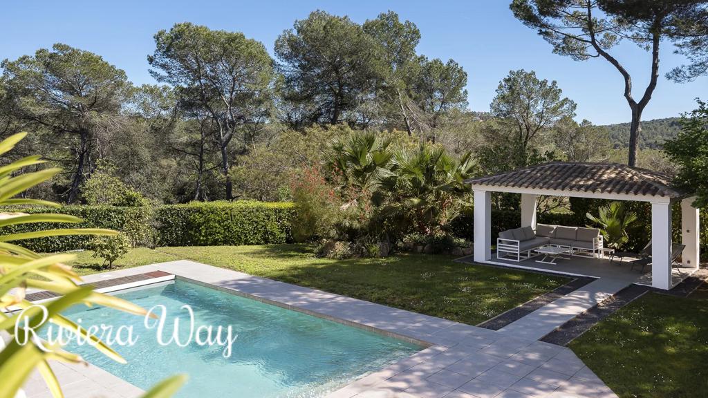 5 room villa in Mougins, photo #1, listing #99704094