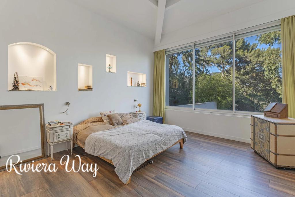 8 room villa in Toulon, photo #8, listing #105270354