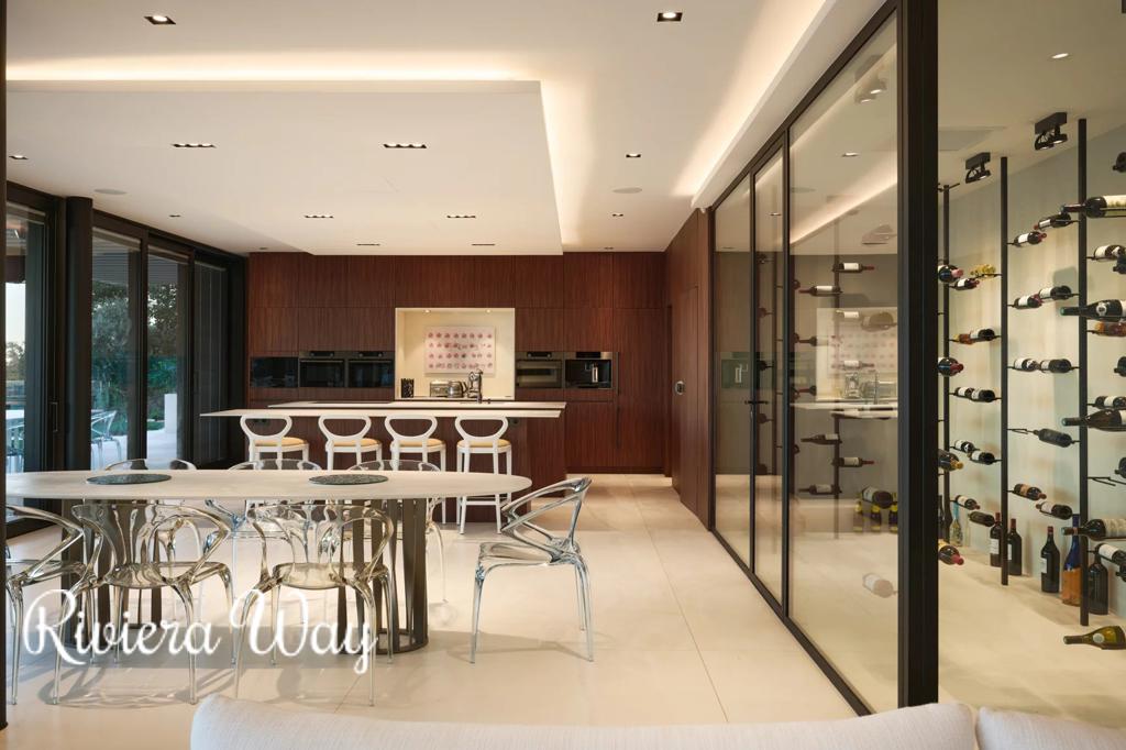 8 room villa in Gassin, photo #4, listing #104606964