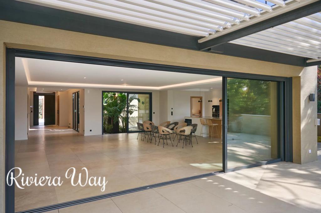 6 room villa in Sainte-Maxime, photo #1, listing #96940326