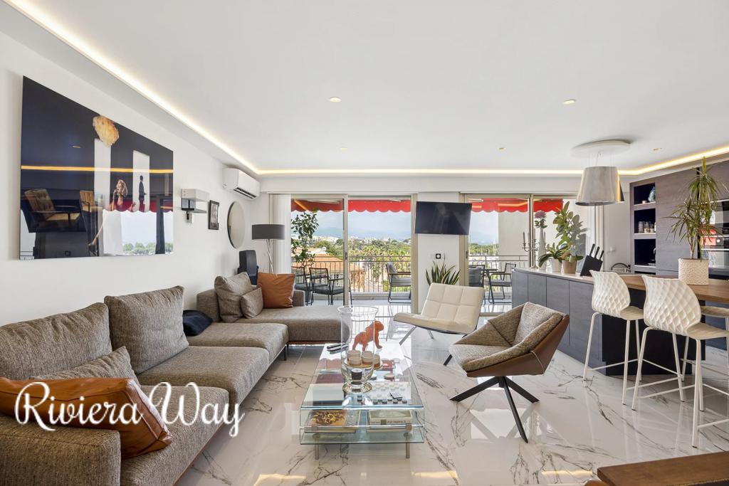 4 room apartment in Antibes, photo #4, listing #105001764