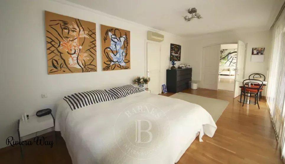 4 room apartment in Cannes, photo #2, listing #100667406