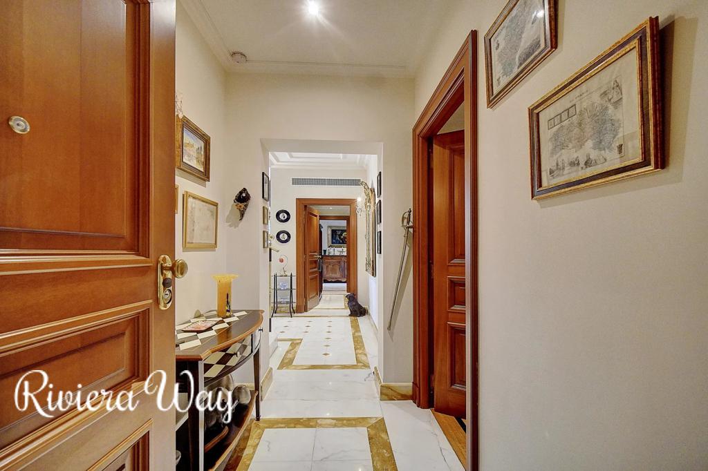 5 room apartment in Cannes, photo #4, listing #103551882
