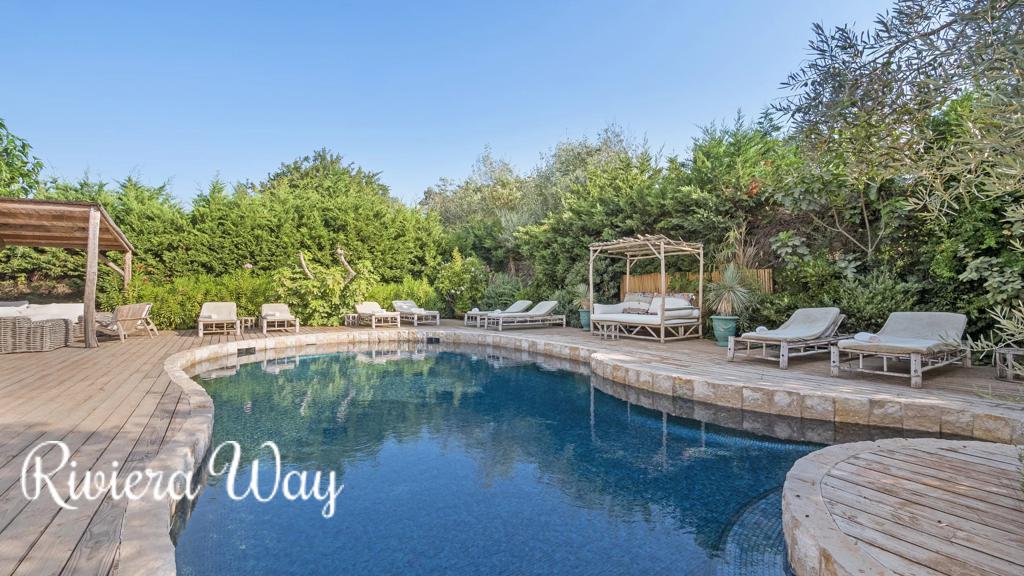 8 room villa in Grimaud, photo #1, listing #103714632
