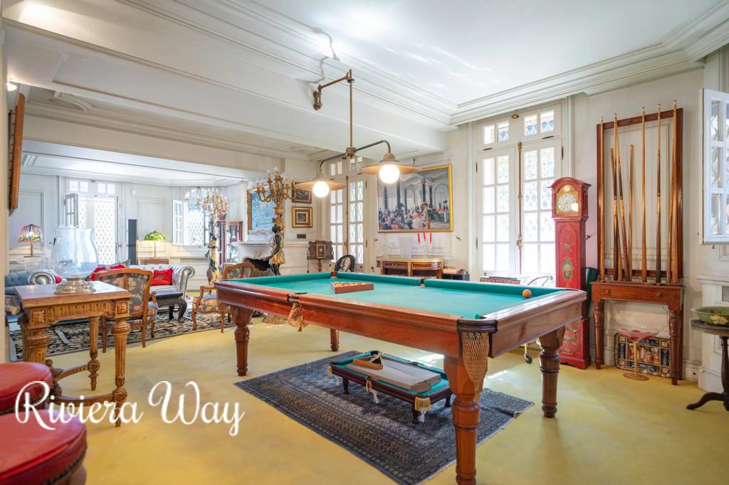 9 room villa in Saint-Raphaël, photo #3, listing #104501460