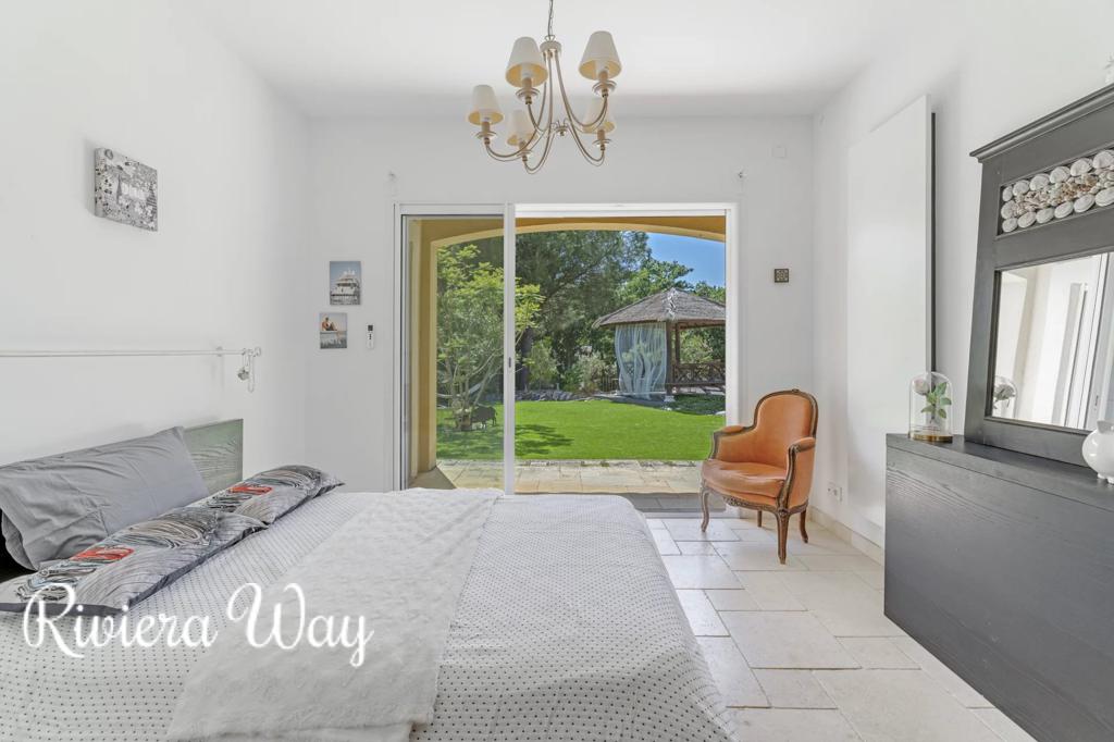 10 room villa in Bormes-les-Mimosas, photo #10, listing #90498156