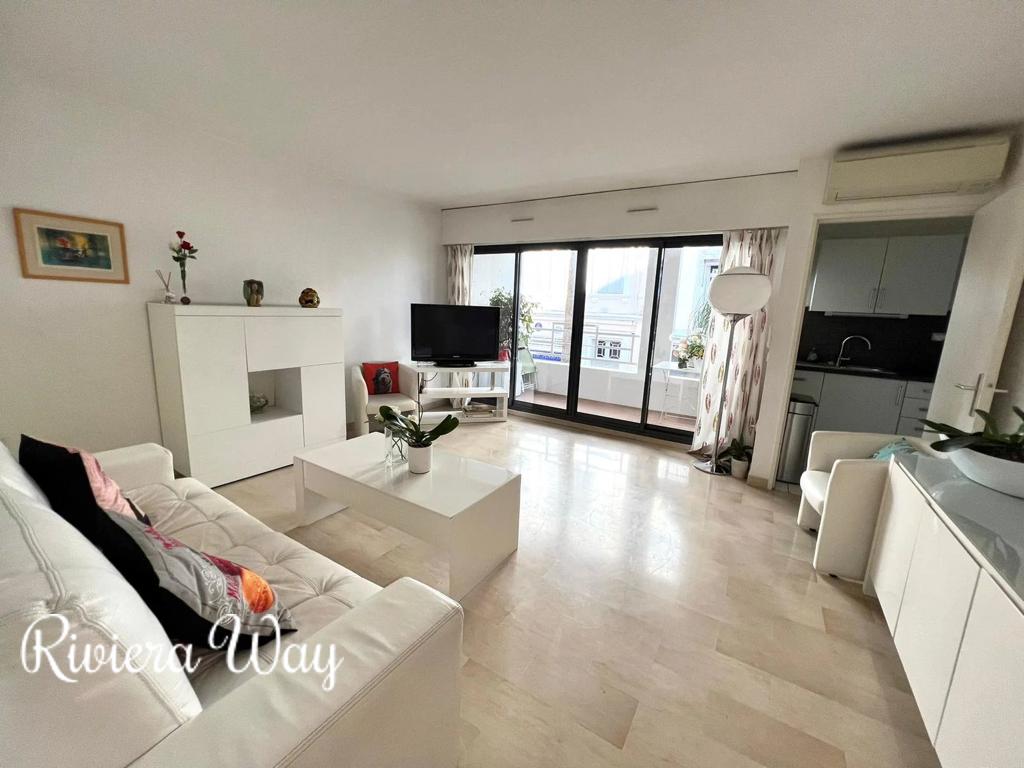 2 room apartment in Cannes, photo #3, listing #92822352