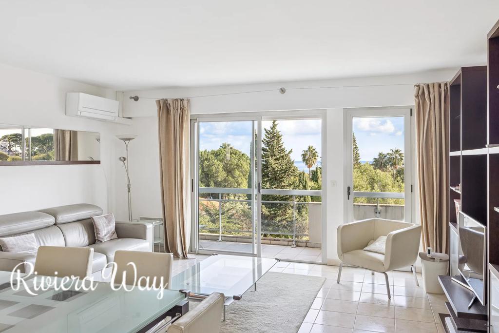 Apartment in Antibes, photo #9, listing #104836452