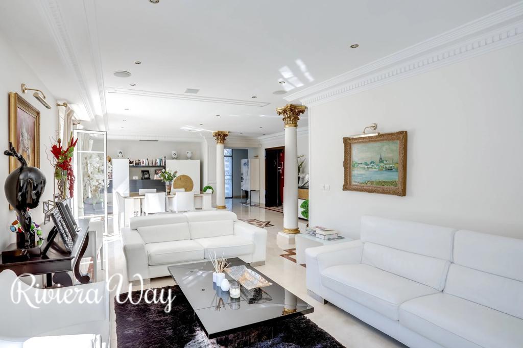 7 room villa in Cannes, photo #3, listing #83873034