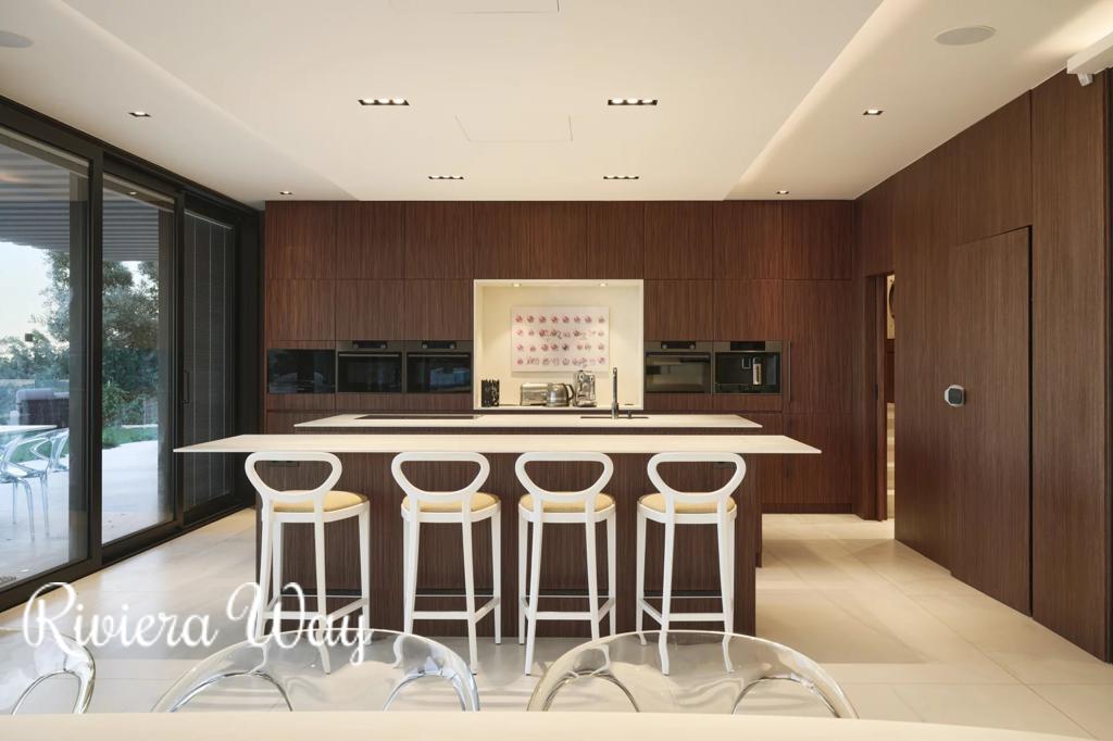 8 room villa in Gassin, photo #8, listing #104606964