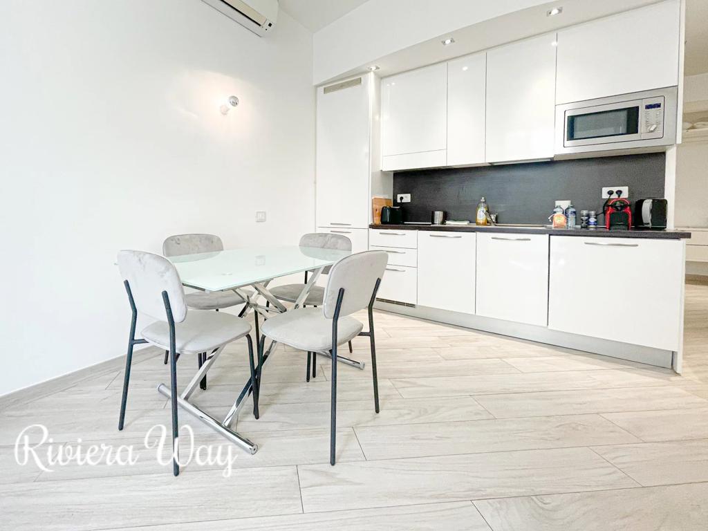 2 room apartment in Cannes, photo #2, listing #106248240