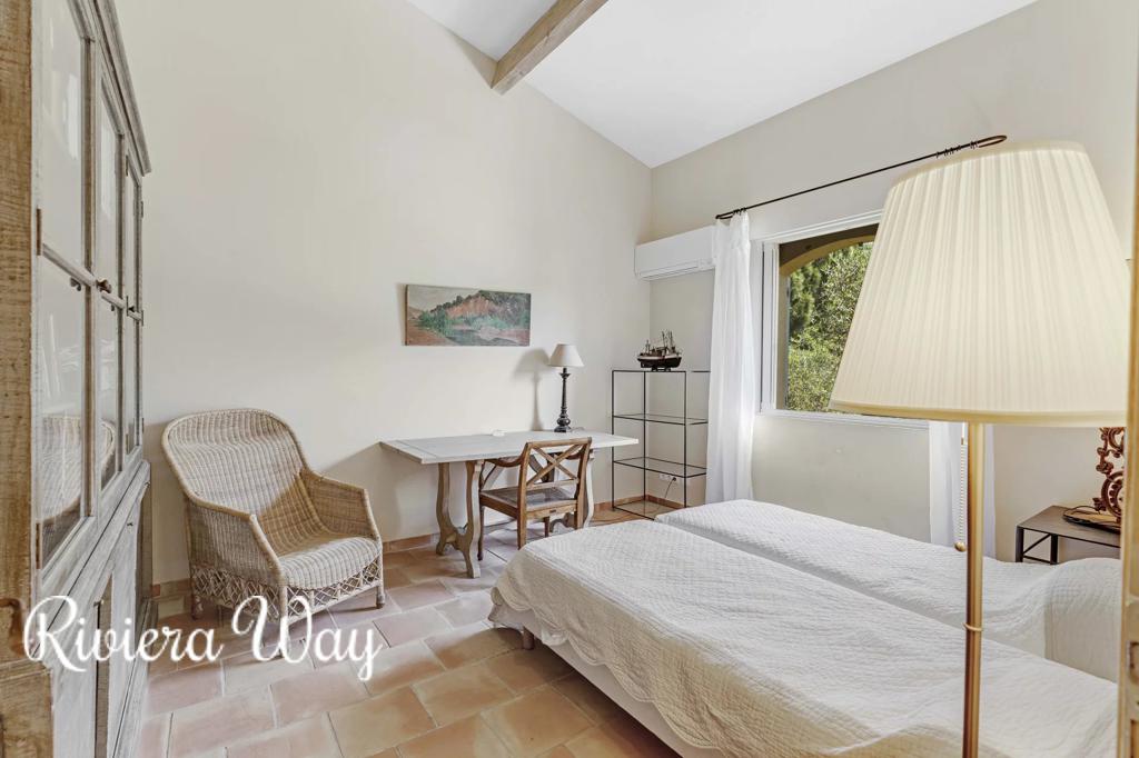 8 room villa in La Croix-Valmer, photo #3, listing #103229952