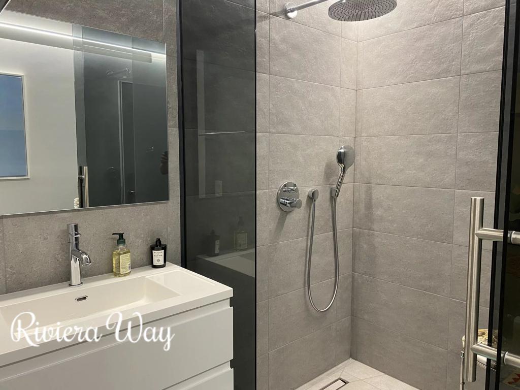 4 room apartment in Saint-Tropez, photo #8, listing #103211052