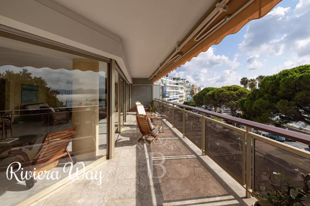 5 room apartment in Cannes, photo #1, listing #100545816