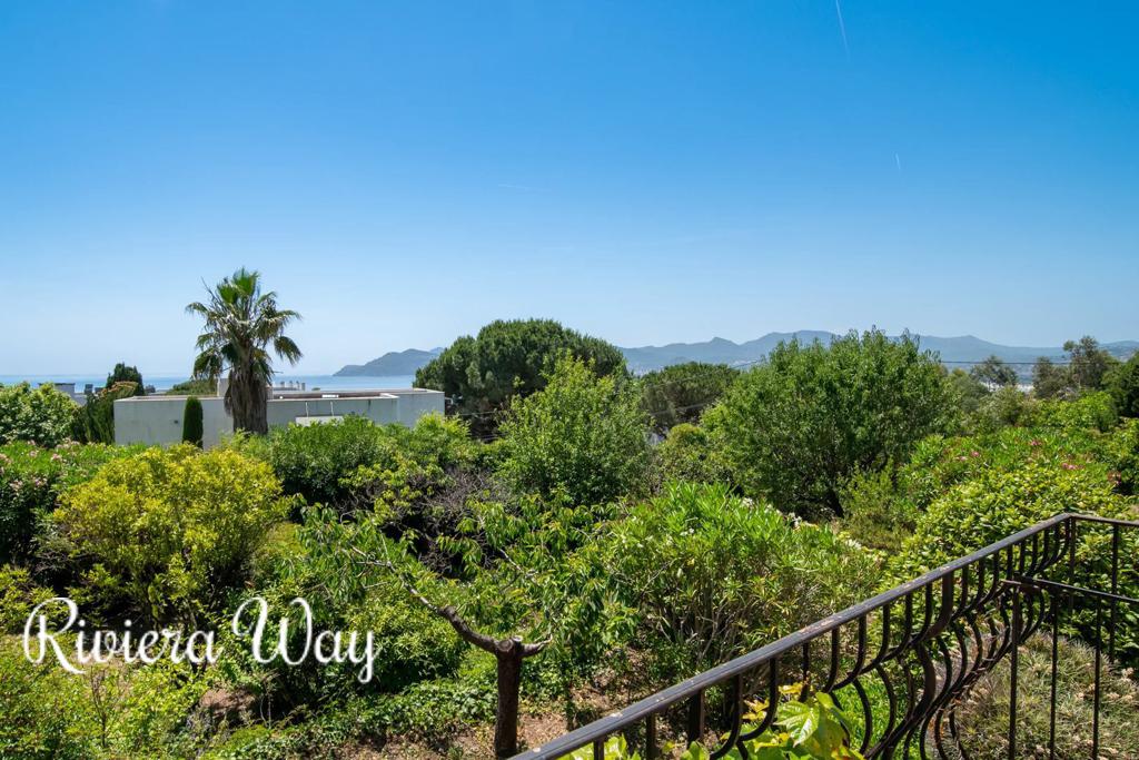 4 room villa in Cannes, photo #5, listing #106371216