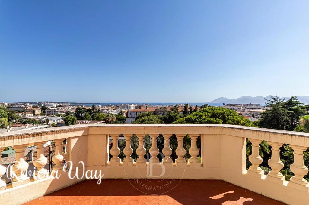 6 room apartment in Cannes, photo #1, listing #99658692