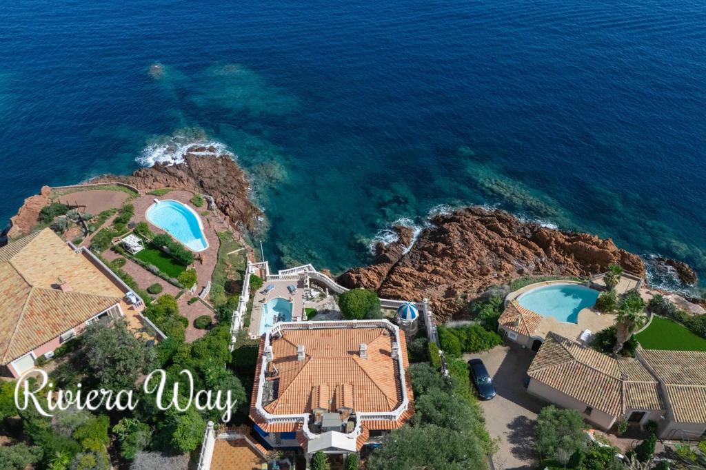 9 room villa in Saint-Raphaël, photo #9, listing #104501460