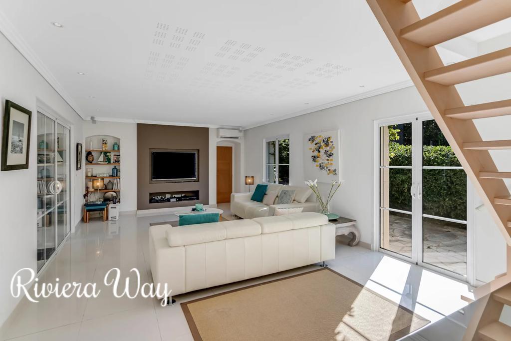 Villa in Gassin, photo #3, listing #105667506