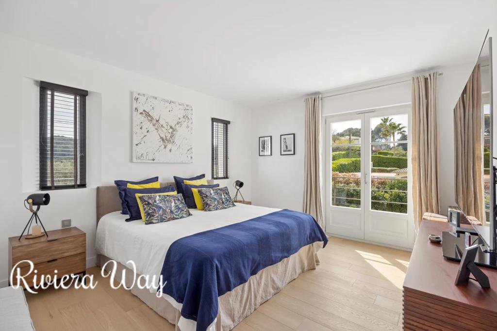 5 room villa in Mougins, photo #7, listing #107101806