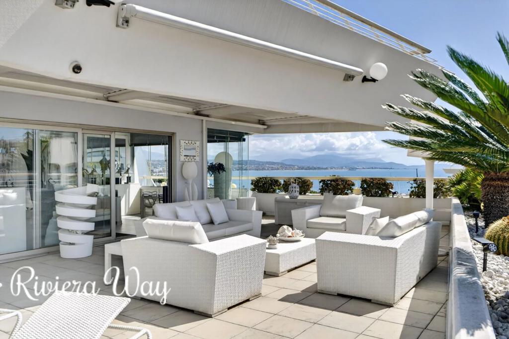 3 room apartment in Villeneuve-Loubet, photo #4, listing #106463028