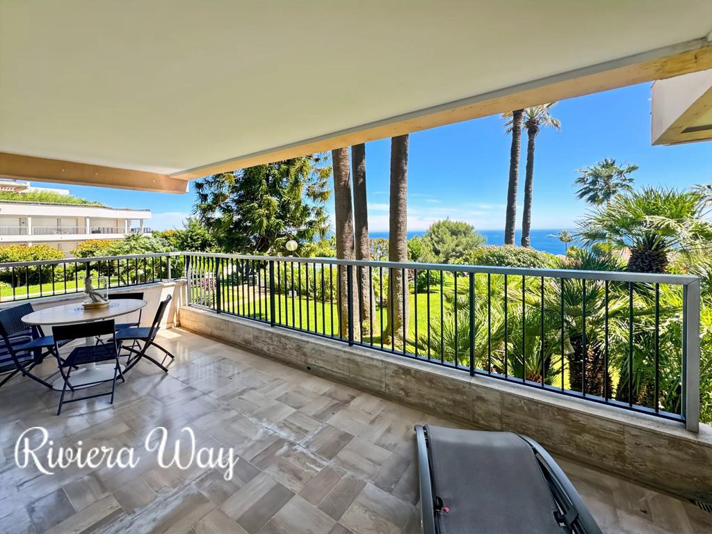 4 room apartment in Cannes, photo #3, listing #105666918