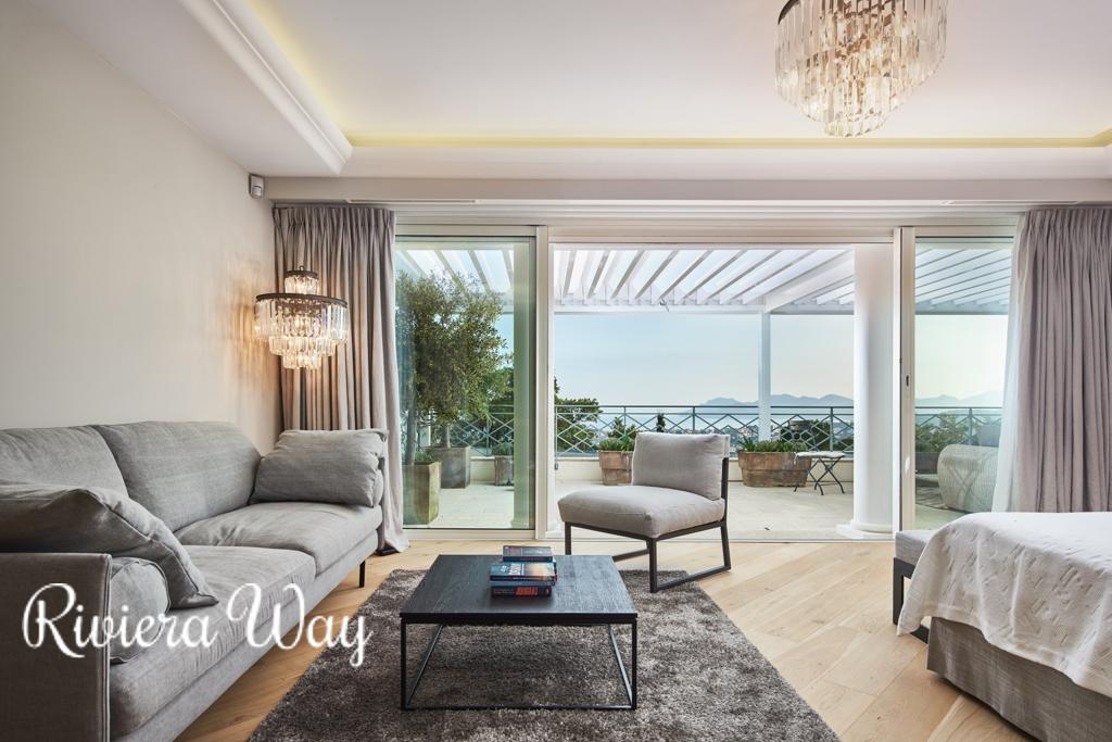 12 room villa in Le Cannet, photo #9, listing #83040930