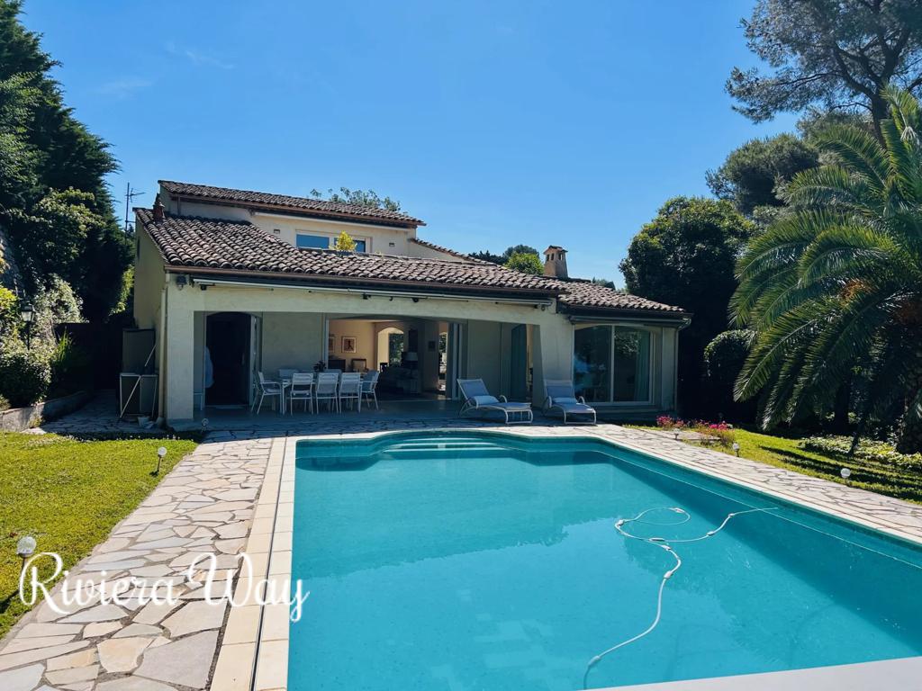 5 room villa in Cannes, photo #8, listing #103207902