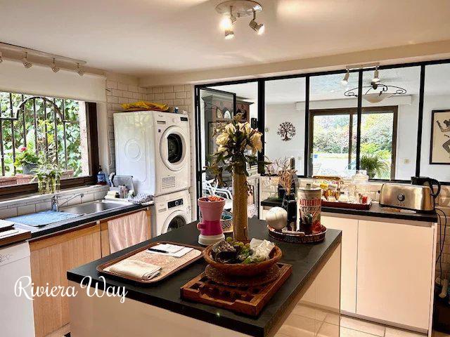 8 room villa in Mougins, photo #8, listing #102817260