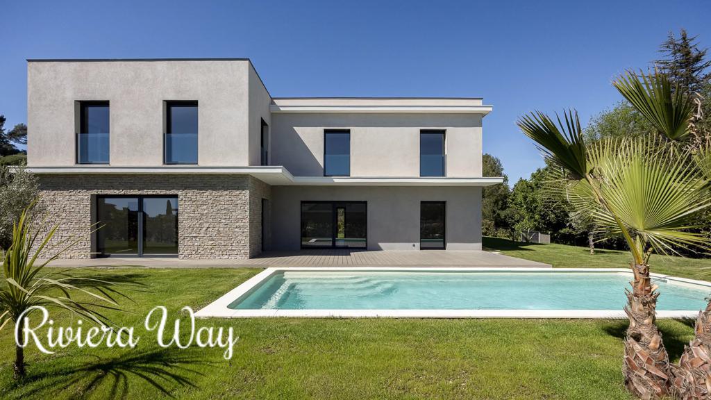 6 room villa in Mougins, photo #1, listing #99759828