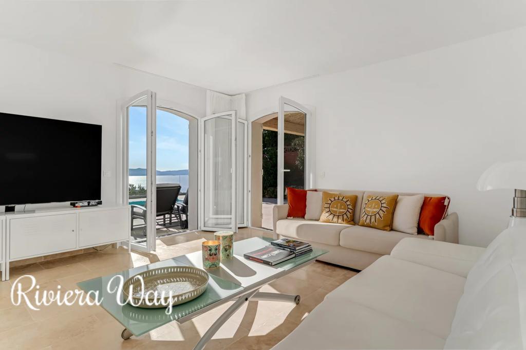 5 room villa in Cavalaire-sur-Mer, photo #7, listing #106287384