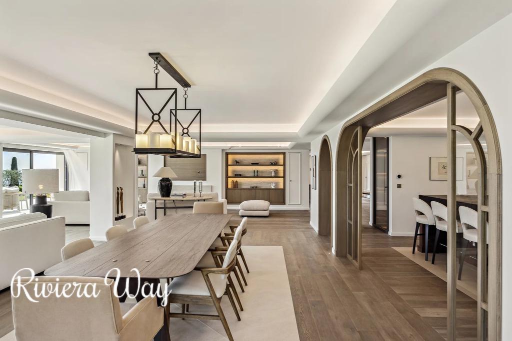 10 room villa in Cannes, photo #7, listing #107235660