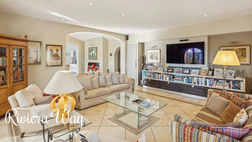 10 room villa in Fayence, photo #4, listing #105455994