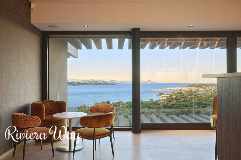 8 room villa in Gassin, photo #10, listing #104606964