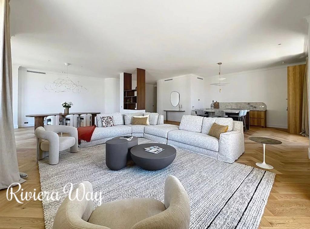 4 room apartment in Cannes, photo #3, listing #106678656