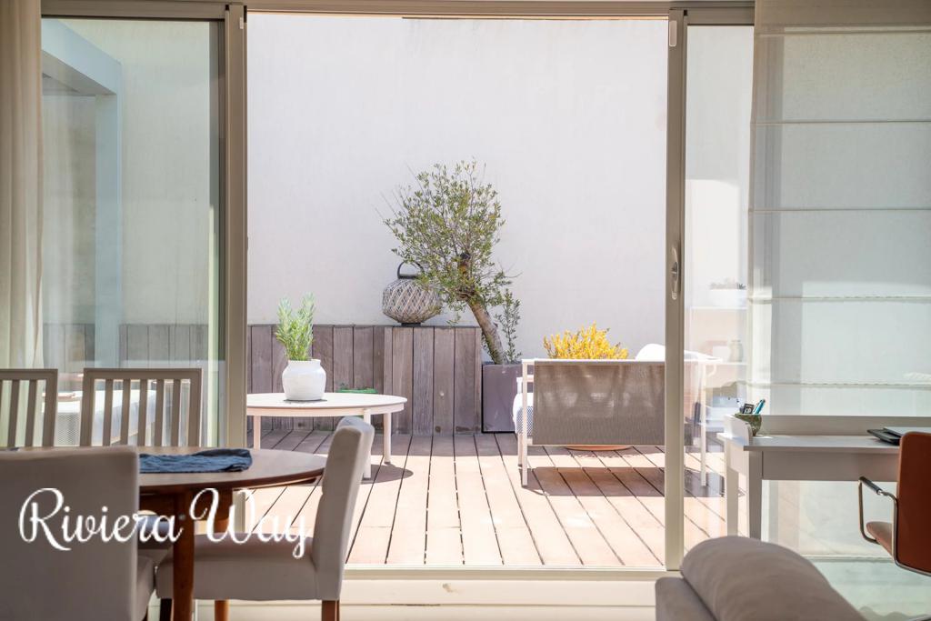 Apartment in Sainte-Maxime, photo #1, listing #106534302