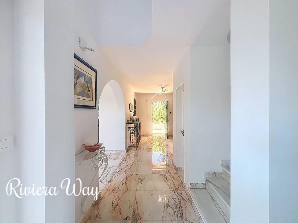 8 room villa in Cap d'Antibes, photo #7, listing #104687226