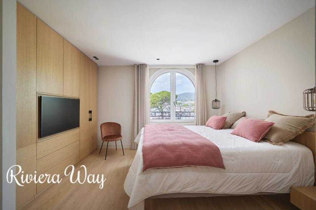 6 room villa in Sainte-Maxime, photo #1, listing #99425088