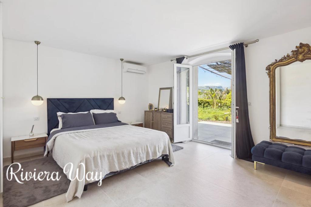 Villa in Grasse, photo #9, listing #102971106